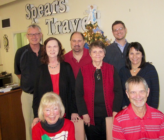 Spears_Christmas_Office_Staff_15